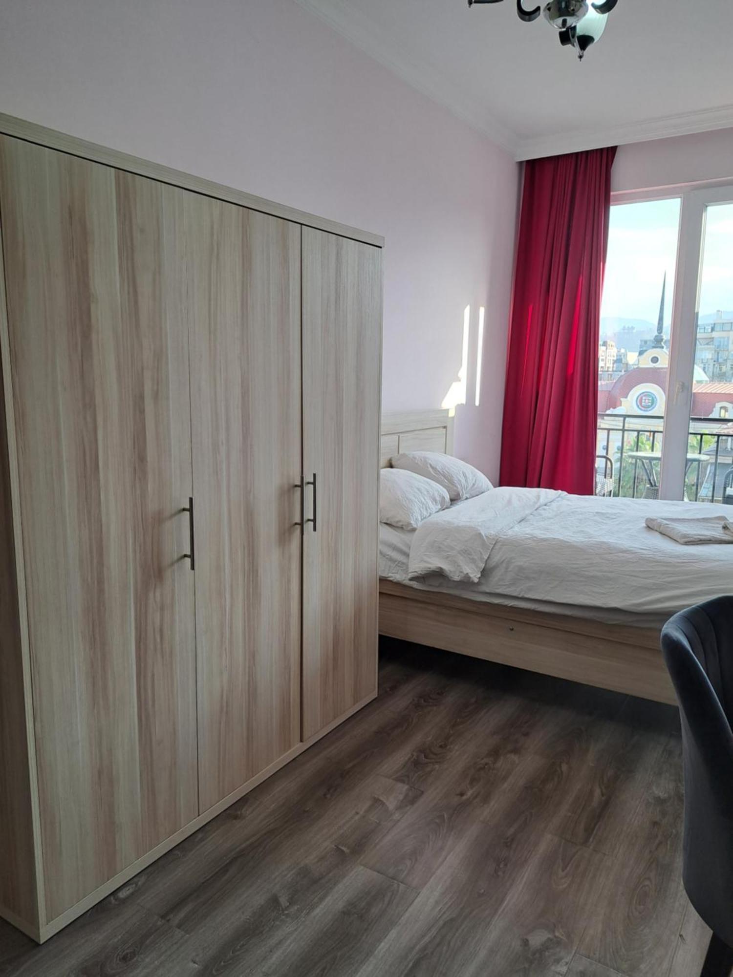 Karvi Hostel & Suites Батуми Экстерьер фото