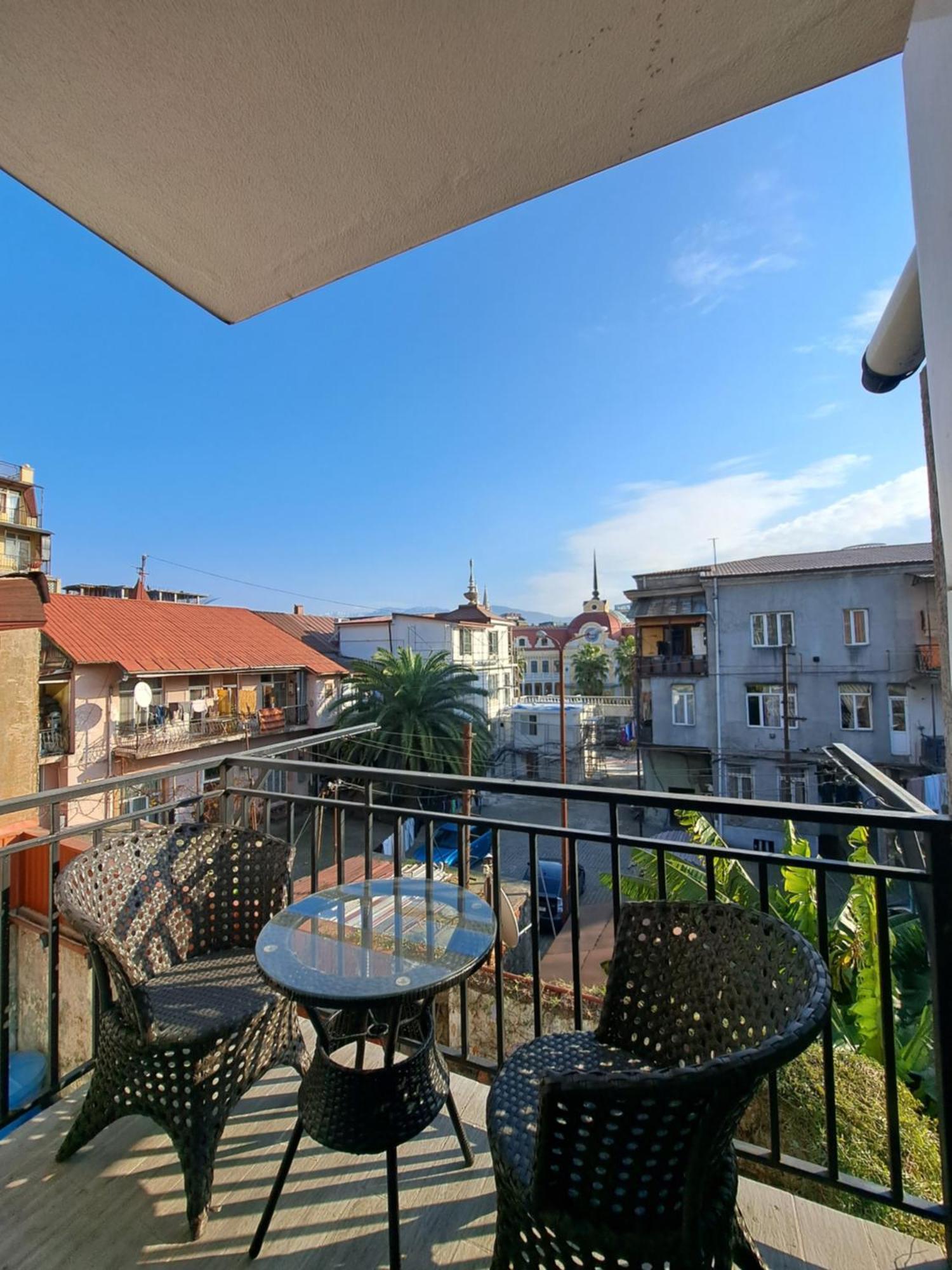 Karvi Hostel & Suites Батуми Экстерьер фото