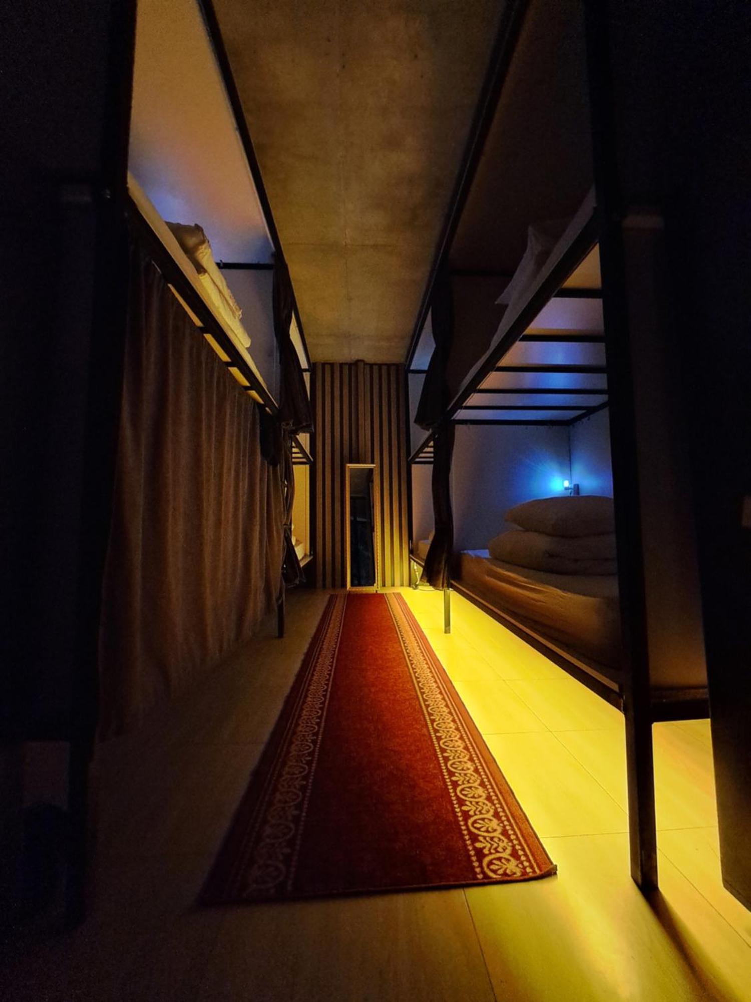 Karvi Hostel & Suites Батуми Экстерьер фото