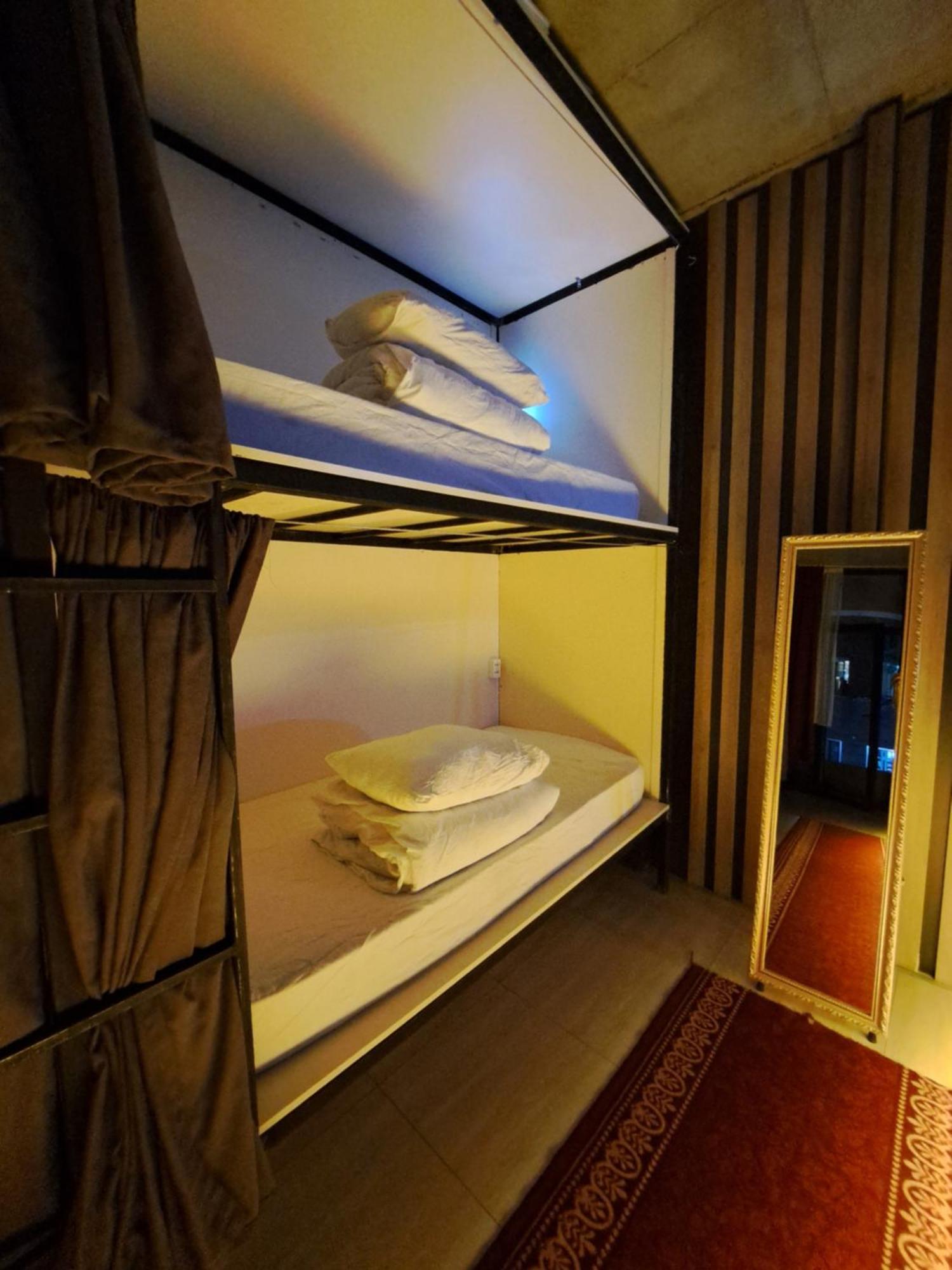Karvi Hostel & Suites Батуми Экстерьер фото