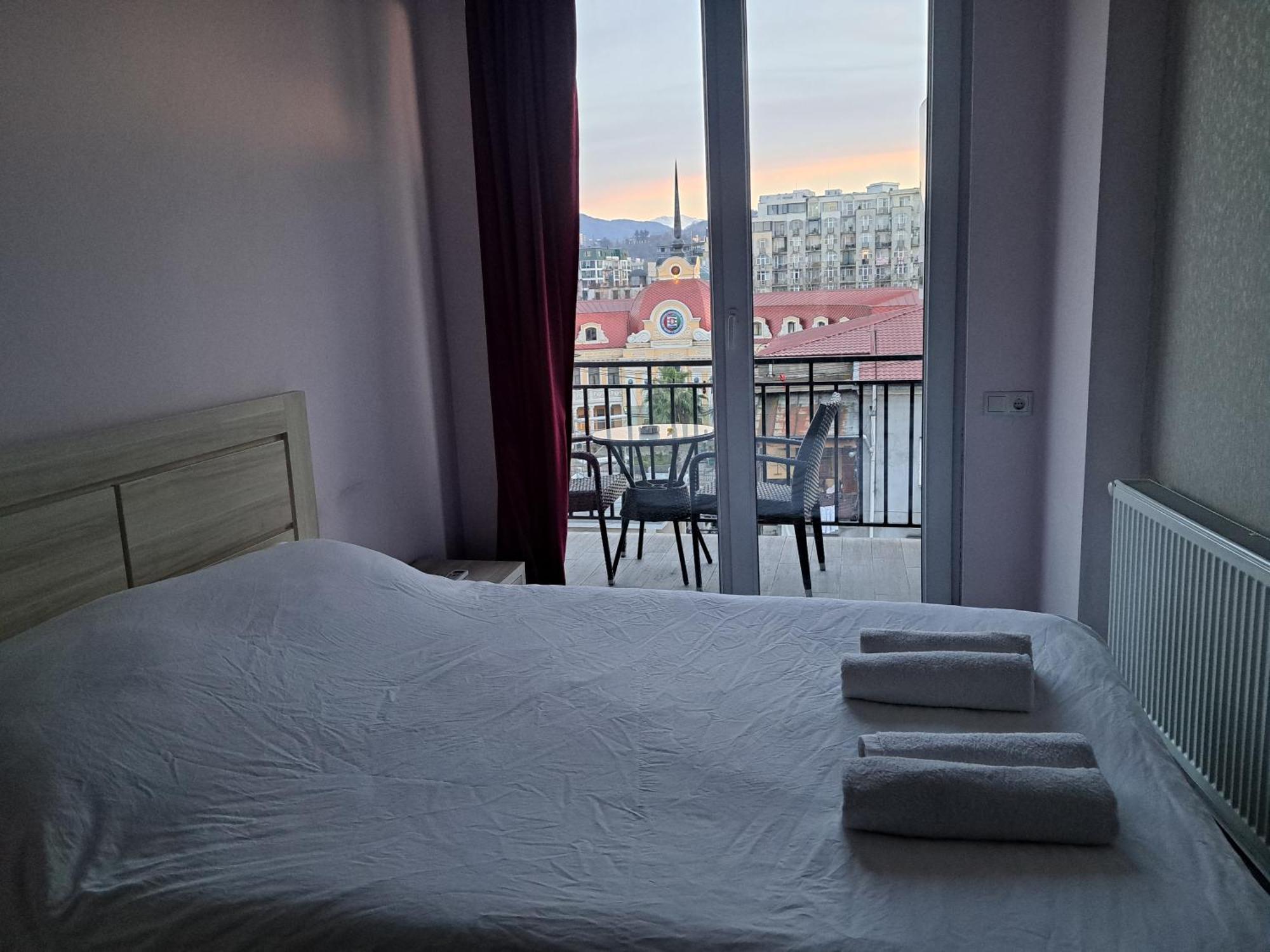 Karvi Hostel & Suites Батуми Экстерьер фото